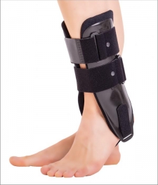 SRT314 ANKLEFIX ACTIV, ORTEZÄ‚ DE GLEZNÄ‚ MOBILÄ‚ CU ATELE LATERALE DE PLASTIC